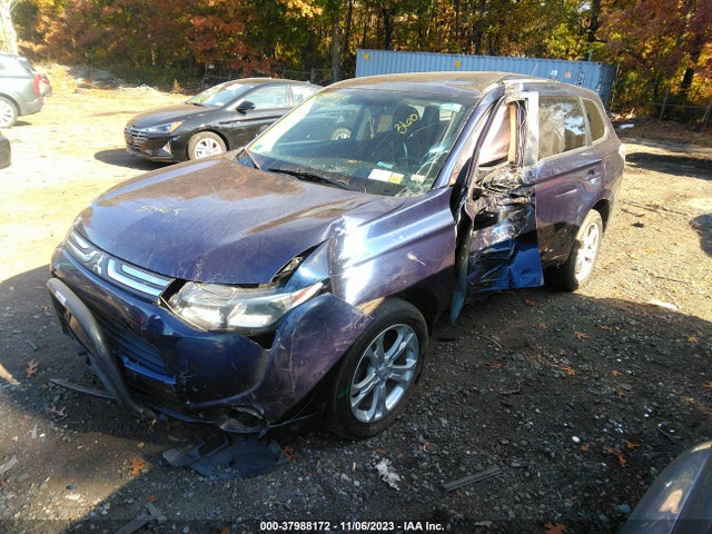 JA4AZ3A31EZ003085 Mitsubishi Outlander Se