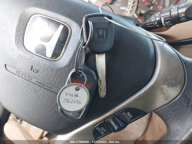 2004 HONDA PILOT EX VIN: 2HKYF18444H562572