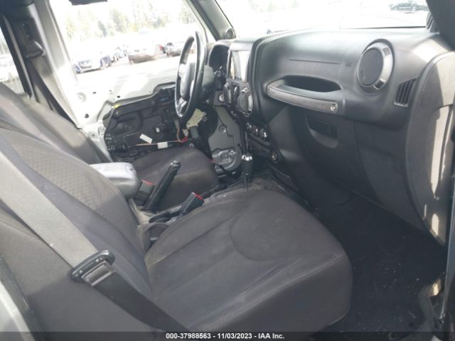 1C4BJWDG6EL116096 Jeep Wrangler Unlimited Sport