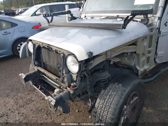 1C4BJWDG6EL116096 Jeep Wrangler Unlimited Sport