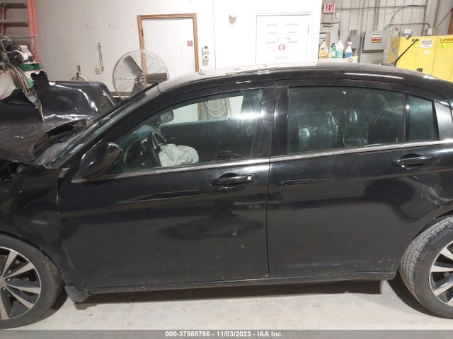 2011 CHRYSLER 200 S VIN: 1C3BC8FG2BN601147