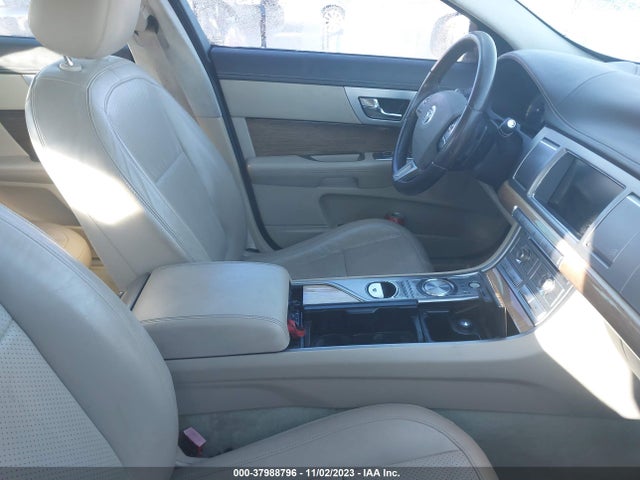 2010 JAGUAR XF SAJWA0HE4AMR64474 Photo 4