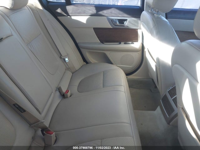 2010 JAGUAR XF SAJWA0HE4AMR64474 Photo 7