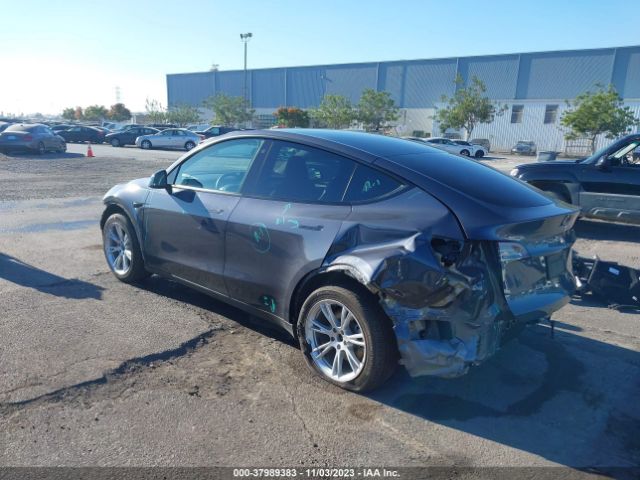2022 TESLA MODEL Y 7SAYGAEE1NF556578 Photo 2