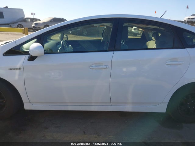 Toyota Prius Two 2014 JTDKN3DU2E1795112 Image 14