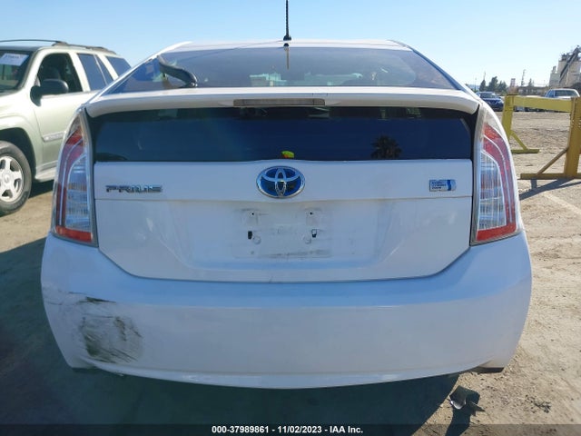 Toyota Prius Two 2014 JTDKN3DU2E1795112 Image 16