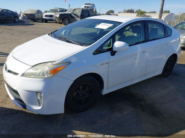 Toyota Prius Two 2014 JTDKN3DU2E1795112 Image 2