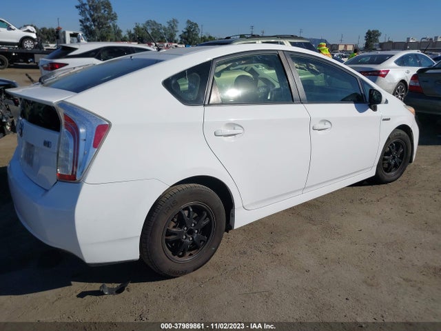 Toyota Prius Two 2014 JTDKN3DU2E1795112 Image 4