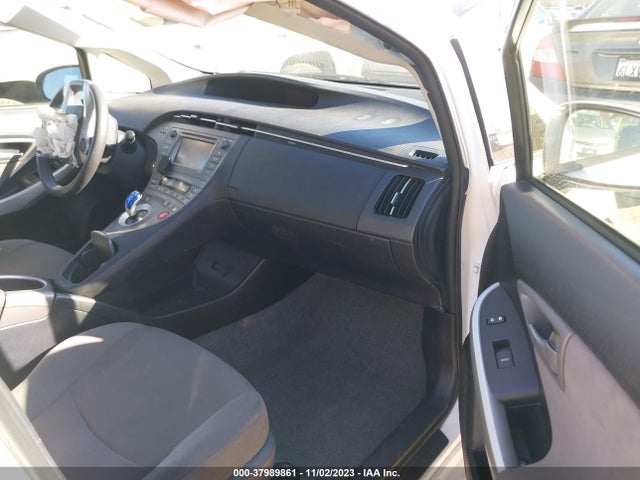 Toyota Prius Two 2014 JTDKN3DU2E1795112 Image 5