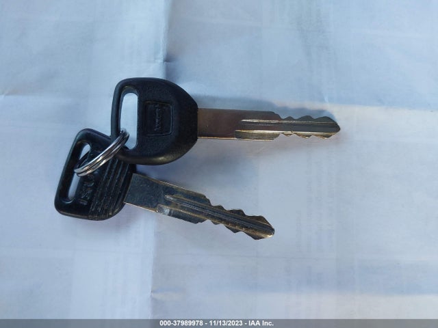 1998 ISUZU OASIS S VIN: JR2RJ2860WC000882
