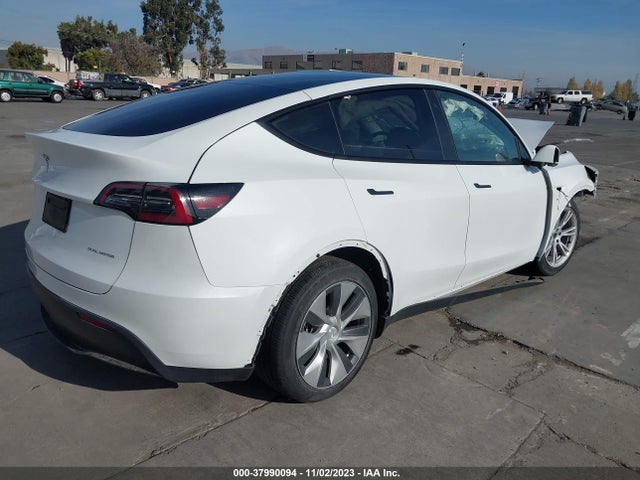 2023 TESLA MODEL Y 7SAYGDEE2PF589366 Photo 3