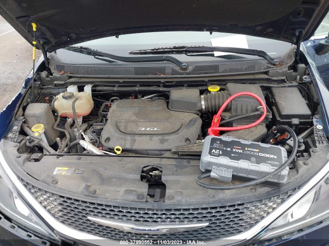 2C4RC1BG1HR821138 Chrysler Pacifica Touring Plus