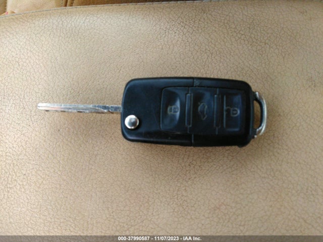 2002 VOLKSWAGEN PASSAT GLS VIN: WVWPD63B22P357418