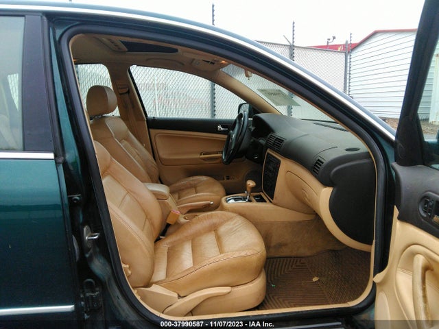 2002 VOLKSWAGEN PASSAT GLS VIN: WVWPD63B22P357418