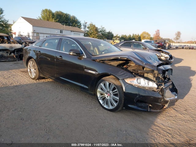 2013 JAGUAR XJ SAJWJ2GD4D8V50371 Photo 0