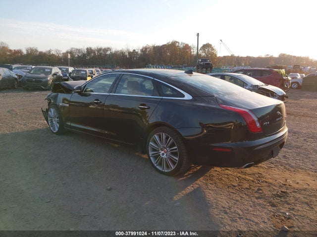 2013 JAGUAR XJ SAJWJ2GD4D8V50371 Photo 2