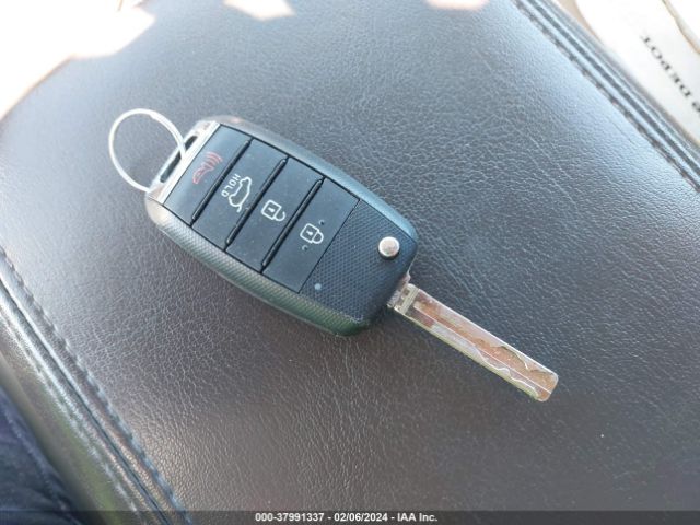 KNDP6CAC8L7838389 KIA SPORTAGE S