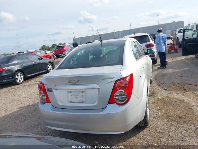 Chevrolet Sonic Ls Auto 2014 1G1JA5SH7E4211285 Image 16