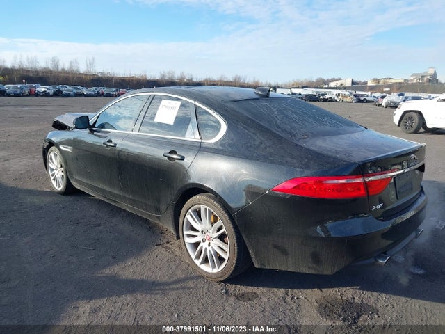 2016 JAGUAR XF SAJBK4BV6GCY12318 Photo 2