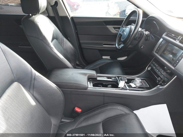 2016 JAGUAR XF SAJBK4BV6GCY12318 Photo 4