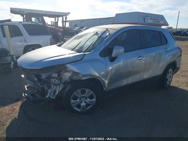 Chevrolet TRAX LS 2018 KL7CJKSB5JB722717 Image 2