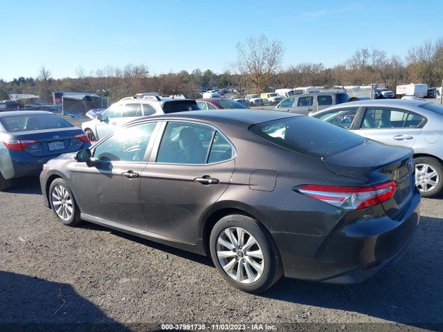 2018 TOYOTA CAMRY LE VIN: 4T1B11HK7JU532191