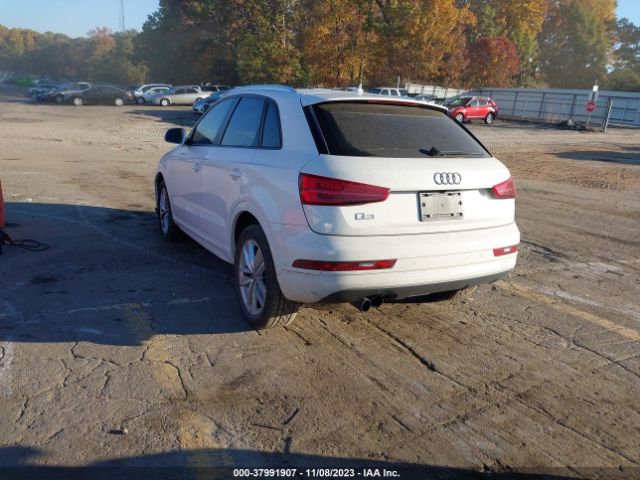 WA1BCCFS0HR003816 Audi Q3 2.0t Premium