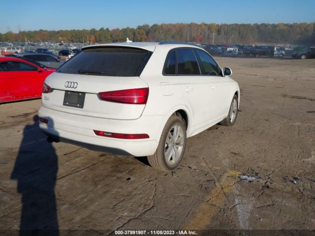 WA1BCCFS0HR003816 Audi Q3 2.0t Premium