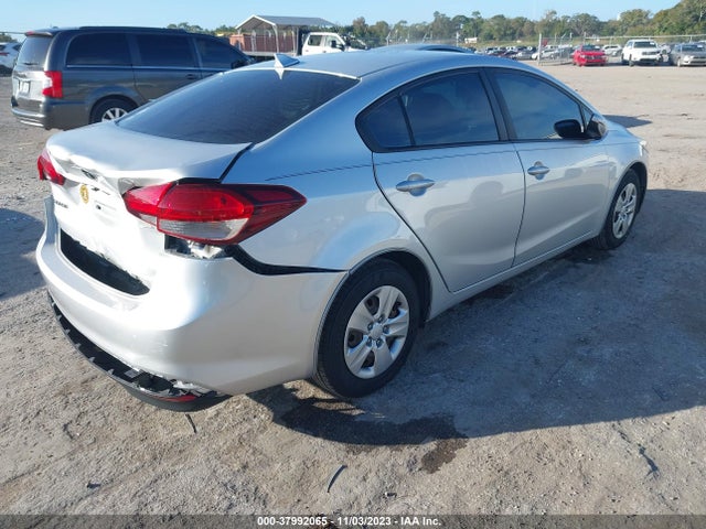 KIA FORTE LX 2017 3KPFK4A79HE036120 Image 4