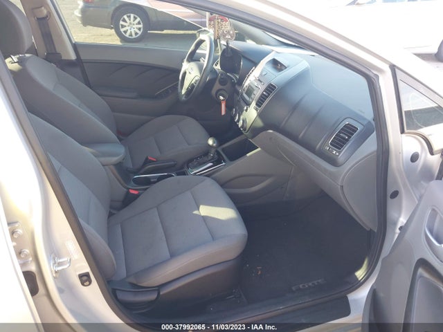 KIA FORTE LX 2017 3KPFK4A79HE036120 Image 5