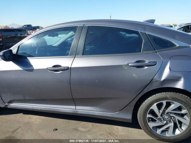 19XFC2F77JE017081 Honda Civic Sedan Ex