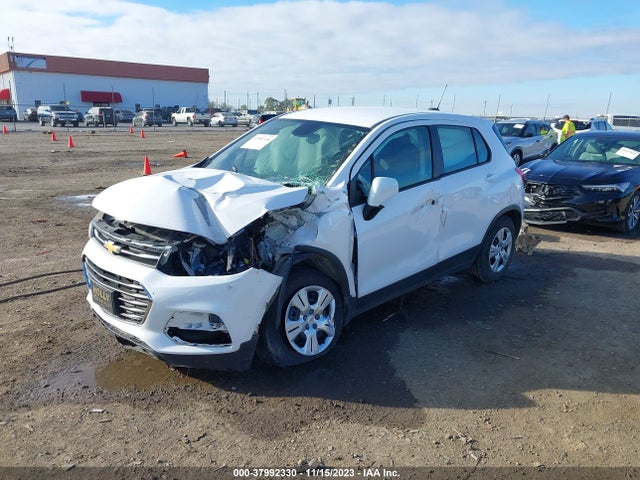 Chevrolet TRAX LS 2018 3GNCJKSB5JL348022 Image 2