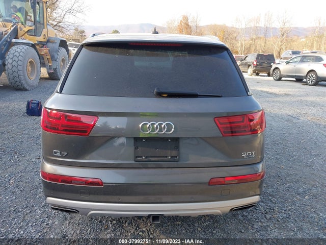 Audi Q7 3.0t Premium 2018 WA1LAAF75JD041801 Image 17