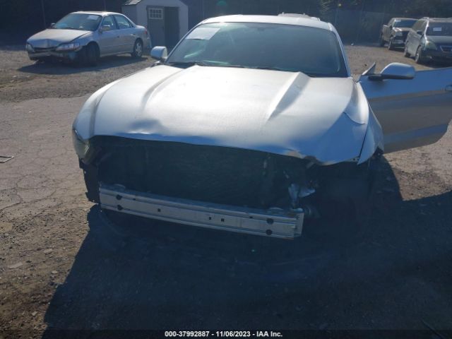1FA6P8AM1F5312819 Ford Mustang V6