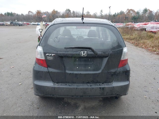 2012 HONDA FIT VIN: JHMGE8H37CC002004