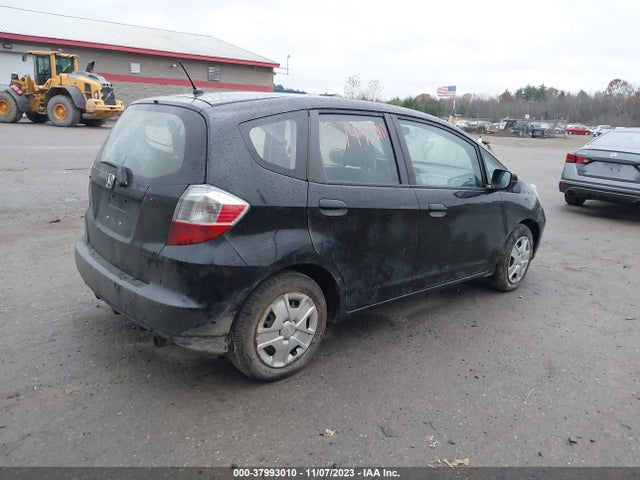 2012 HONDA FIT VIN: JHMGE8H37CC002004