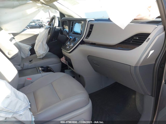 2020 TOYOTA SIENNA XLE VIN: 5TDDZ3DCXLS251526