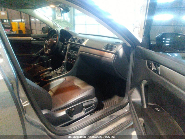 1VWAT7A31FC029847 Volkswagen Passat 1.8t Wolfsburg Edition