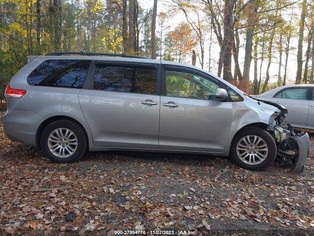 2012 TOYOTA SIENNA XLE V6 8 PASSENGER VIN: 5TDYK3DC4CS233898