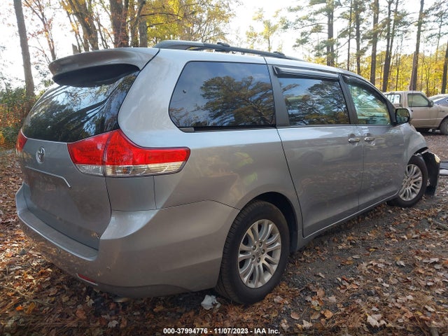 2012 TOYOTA SIENNA XLE V6 8 PASSENGER VIN: 5TDYK3DC4CS233898