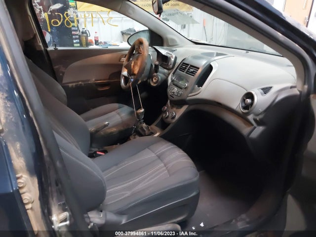 Chevrolet SONIC LT 2015 1G1JD5SH6F4216955 Image 5