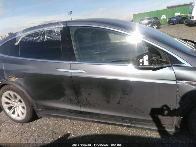 Tesla Model X 75d/p100d/p90d 2016 5YJXCBE44GF001385 Image 13