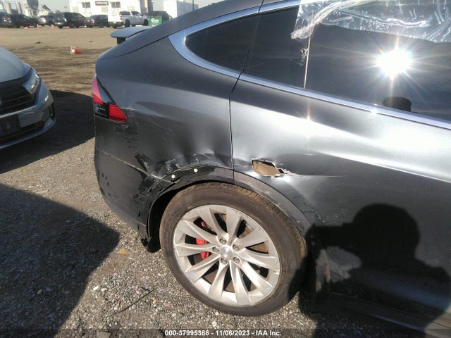 Tesla Model X 75d/p100d/p90d 2016 5YJXCBE44GF001385 Image 6