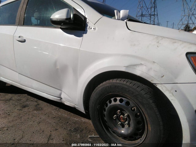 Chevrolet SONIC LS 2015 1G1JA6SH0F4197138 Image 6