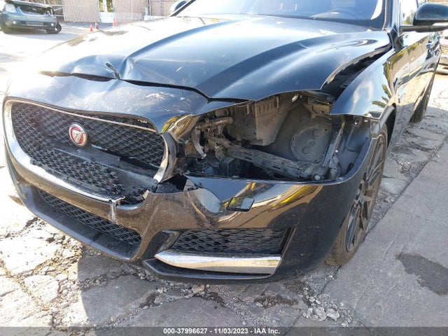 2017 JAGUAR XF SAJBD4BV6HCY34606 Photo 5
