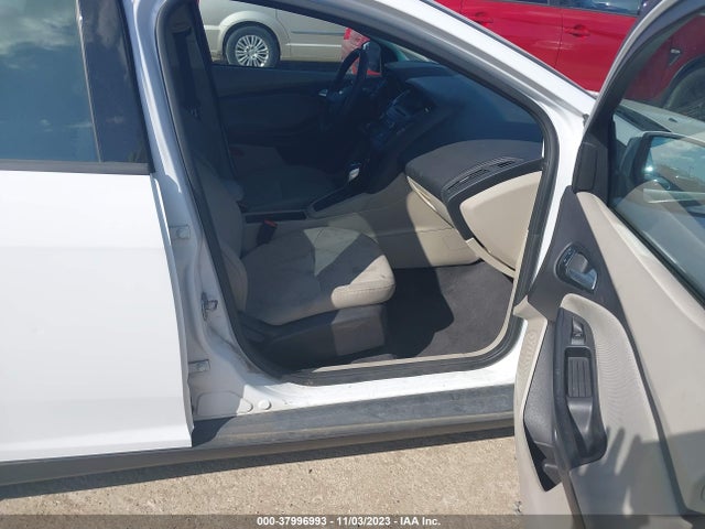 1FADP3K27FL210413 Ford FOCUS SE