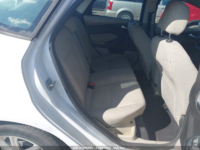 1FADP3K27FL210413 Ford FOCUS SE