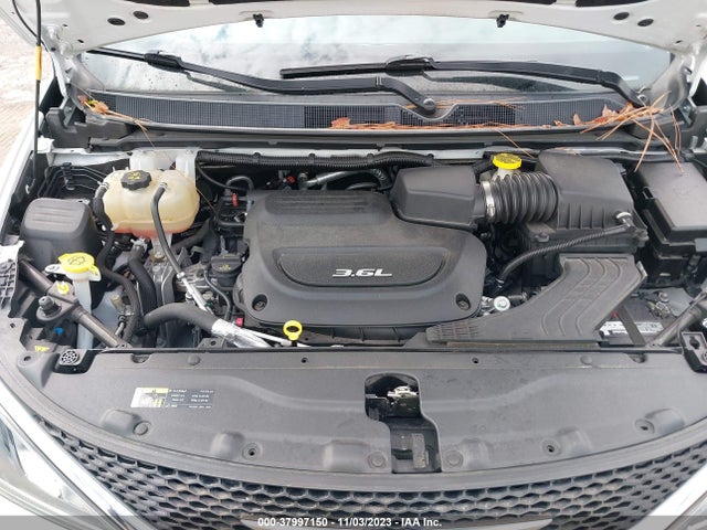 Chrysler Pacifica Limited 2017 2C4RC1GG0HR669300 Image 10