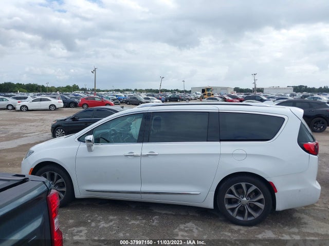 Chrysler Pacifica Limited 2017 2C4RC1GG0HR669300 Image 13