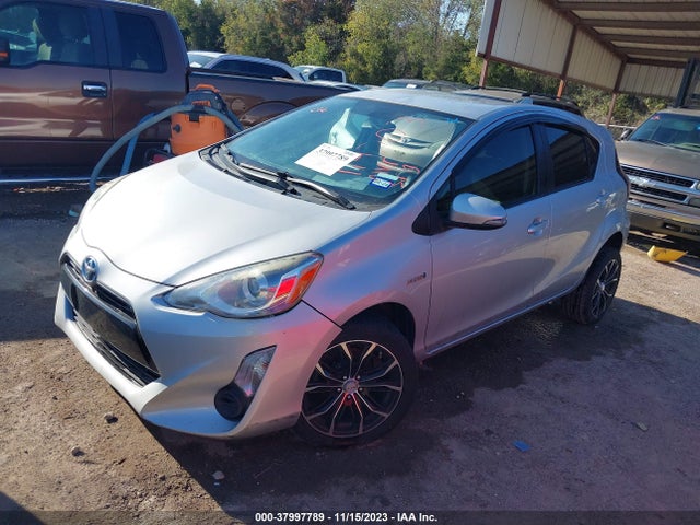 Toyota Prius C Two 2015 JTDKDTB30F1114203 Image 2